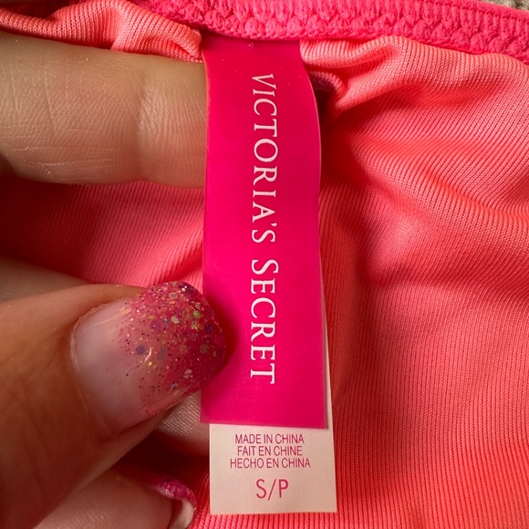 Victoria’s Secret bombshell bikini - Picture 2 of 4